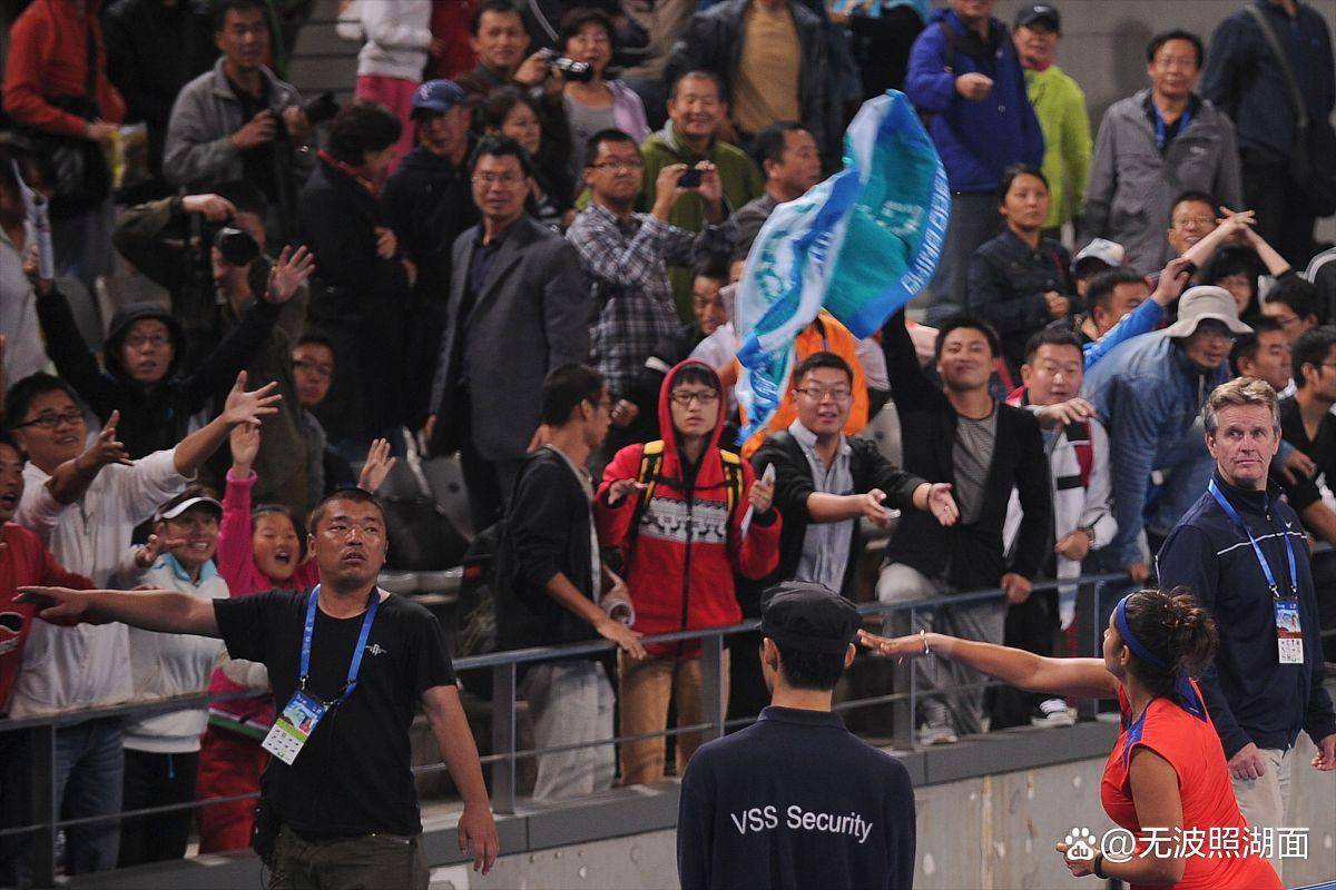  武汉三镇训练开放日；加时末段调整名单引欢呼；社区盾在即；身体对抗强度拉满