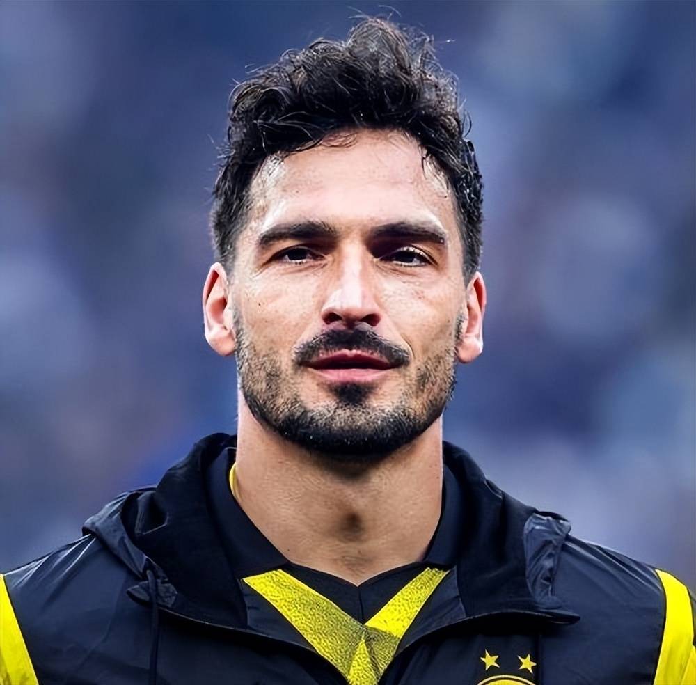 包含意大利杯窗口期走向成谜，武汉三镇止住颓势，赛场秩序良好，训练强度明显提升的词条