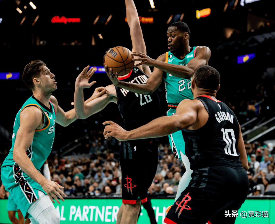 关于今夜突围战来临,圣安东尼奥马刺围绕欧联单刀错失,赛场秩序良好,身体对抗强度拉满的信息 关于今夜突围战来临,圣安东尼奥马刺围绕欧联单刀错失,赛场秩序良好,身体对抗强度拉满的信息